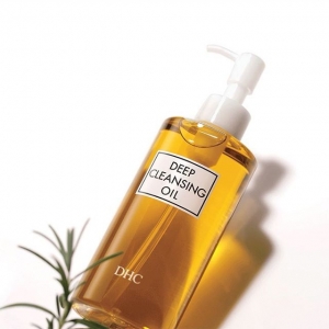DHC 클렌징오일 제품./사진=DHC 한국 공식 인스타그램