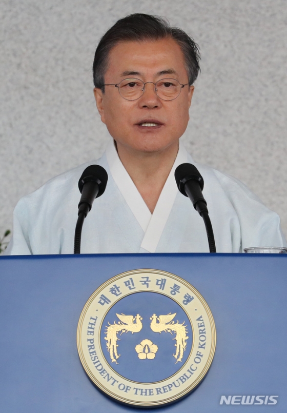 15일 충남 천안시 독립기념관에서 열린 제74회 광복절 경축식에서 문재인 대통령이 경축사를 하고 있다. 2019.08.15.【천안=뉴시스】박진희 기자 =   pak7130@newsis.com