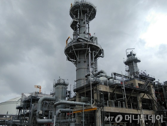 인도네시아 DSLNG 액화설비 냉각탑/사진=DSLNG 법인