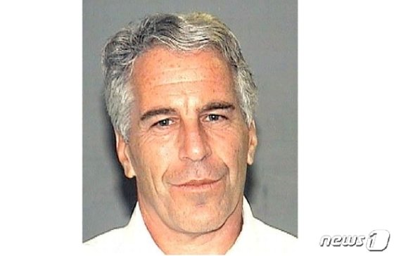 미성년자 성범죄 혐의로 수감 중에 극단적 선택을 한 미국의 억만장자 제프리 엡스타인./사진=뉴스1