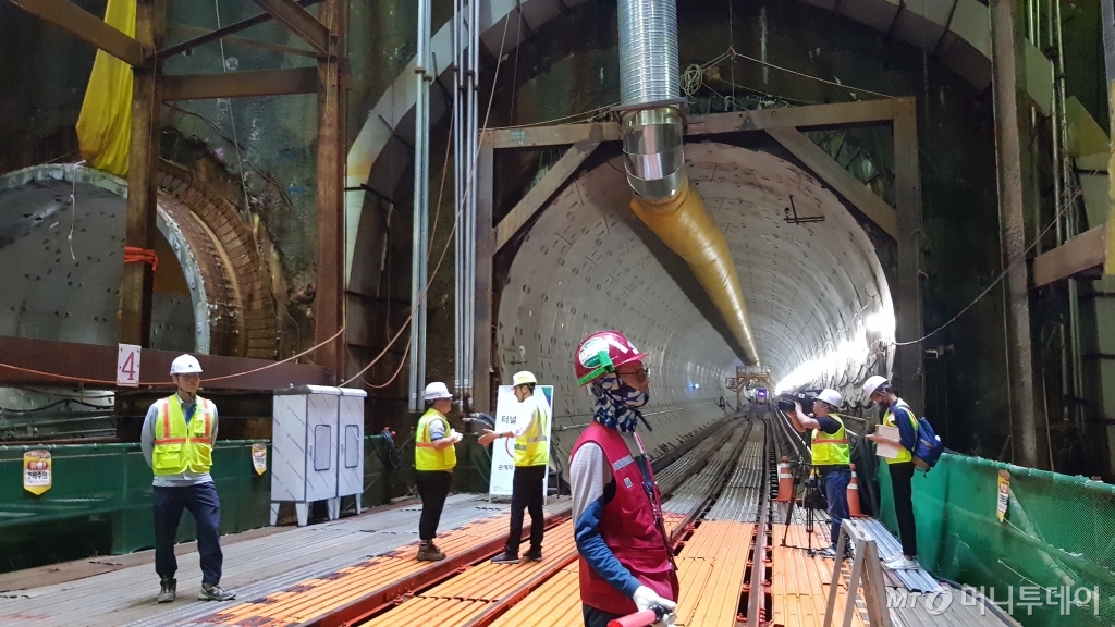 서울 강서구 개화동 대곡-소사 복선전철 2공구 내 지하 57m에 위치한 쉴드TBM 공법으로 건설 중인 터널 모습/사진= 박미주 기자