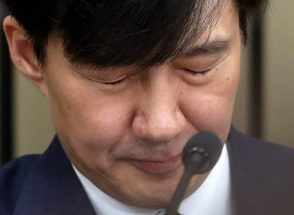 &nbsp;조국 법무부 장관 후보자가 2일 오후 서울 여의도 국회에서 열린 기자회견에서 거듭되는 딸의 입시와 장학금 수혜 의혹을 해명하며 울컥하고 있다. / 사진=홍봉진 기자 honggga@