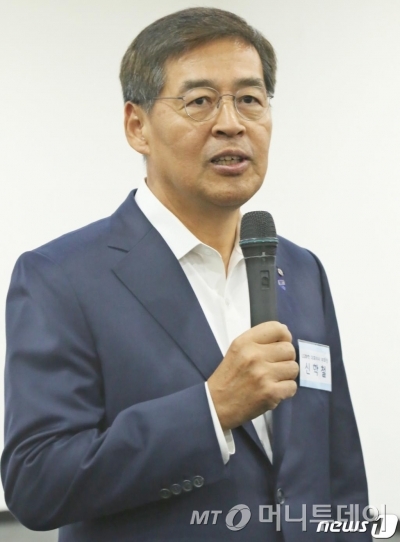 (구미=뉴스1) 정우용 기자 = 신학철 LG화학 대표이사 부회장. 2019.7.25/뉴스1 <저작권자 © 뉴스1코리아, 무단전재 및 재배포 금지>