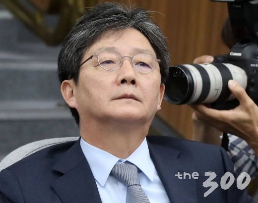 바른미래당 유승민 의원이 지난 6월 4일 오전 서울 여의도 국회에서 열린 제59차 의원총회에서 생각에 잠겨 있다. /사진=홍봉진 기자