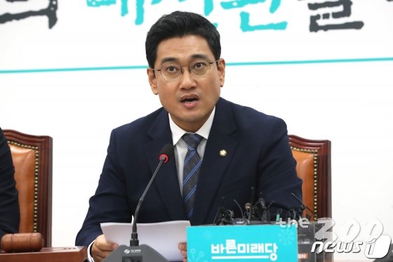 오신환 바른미래당 원내대표가 9일 오후 서울 여의도 국회에서 열린 긴급 원내대책회의를 갖고 조국 법무부 장관 임명 철회를 촉구하고 있다. /사진=뉴스1
