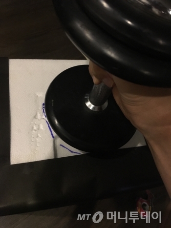 동그라미를 잘 그려야 한단 마음에, 온갖 기구를 동원했다./사진=남형도 기자