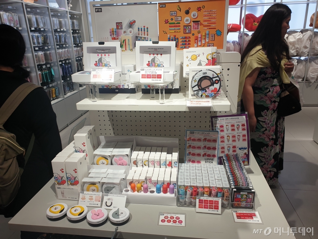 일본 도쿄 라인프렌즈 하라주쿠 매장 3층. B21 캐릭터 상품들이 진열된 모습/사진=김세관 기자.