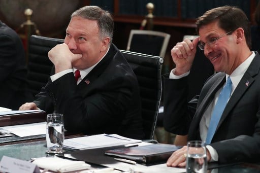 마이크 폼페이오 미 국무장관(왼쪽)과 마크 에스퍼 미 국방부 장관/사진=AFP