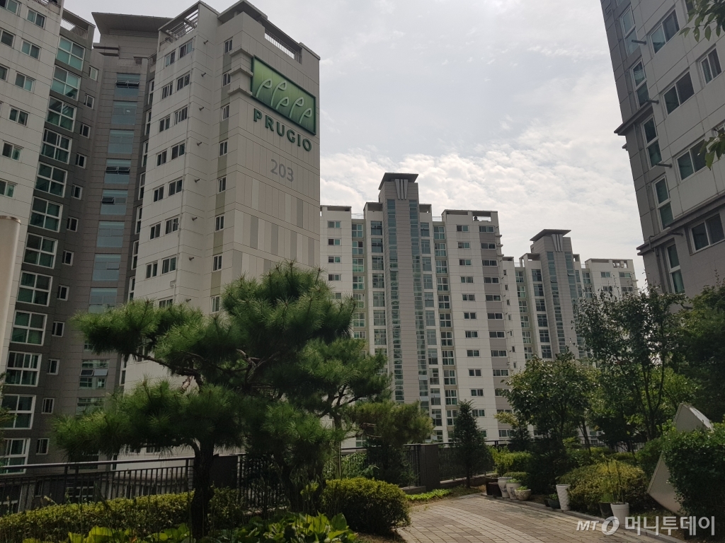 성동구 금호동 서울숲푸르지오2차 단지 내부 전경. /사진=유엄식 기자