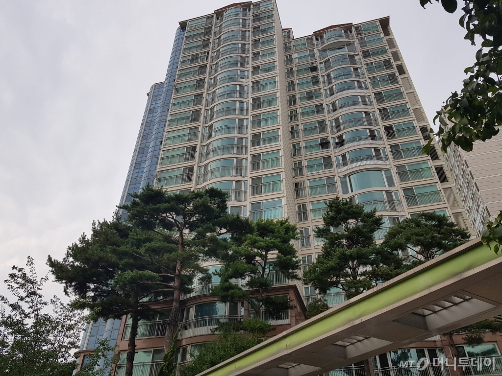 서울숲푸르지오1차 단지에서 한강 조망권을 확보한 103동 전경. /사진=유엄식 기자