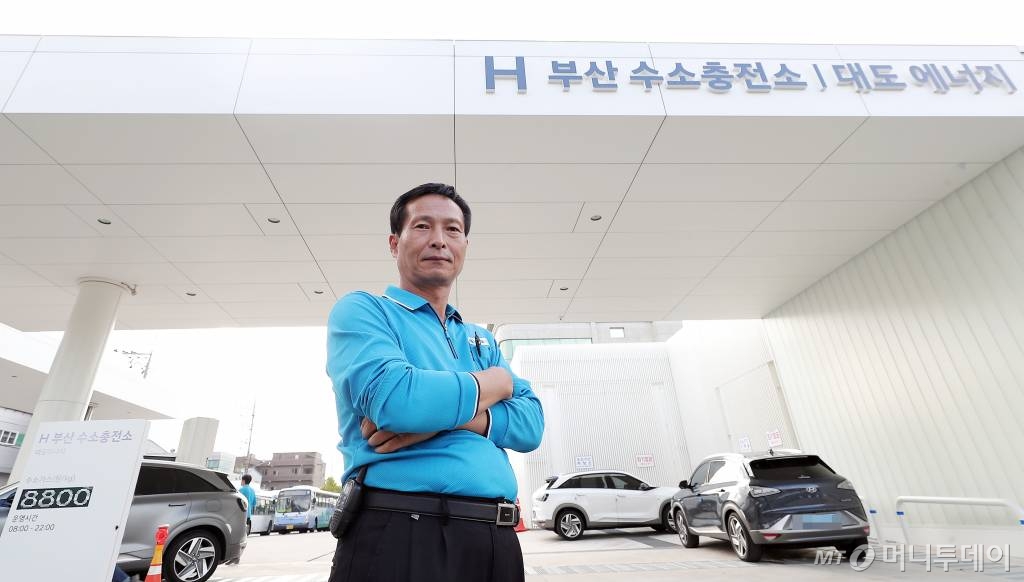 지난 26일 부산 사상구 H부산 수소충전소에서 만난 김형섭 대도에너지 소장. /사진=김창현 기자