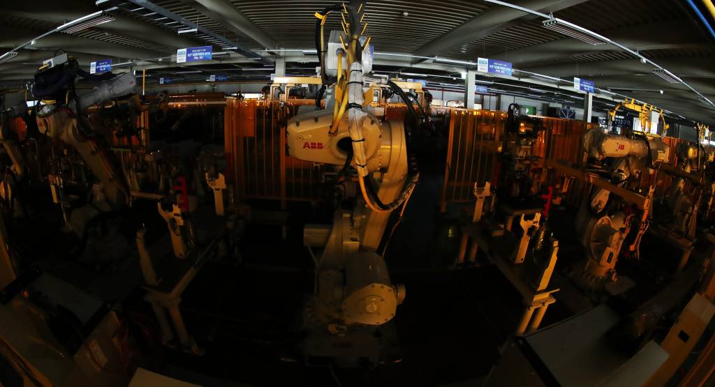 군산시에 위치한 자동차 부품업체 창원금속공업에서 사용되지 않는 로봇들 모습. /사진=김창현 기자