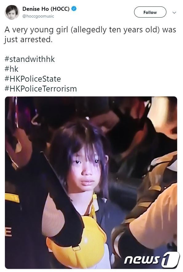 6일 홍콩에서 벌어진 시위 현장에서 열 살 남짓 어린아이가 경찰에 체포되고 있다.;/사진=뉴스1
