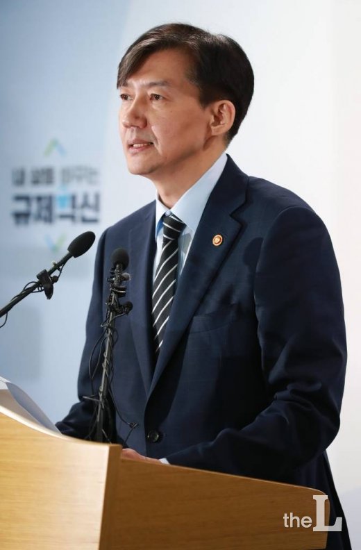 조국 법무부 장관이 8일 오후 정부과천청사 브리핑실에서 검찰개혁 추진계획에 대한 대국민 보고를 하고 있다. / 사진=이동훈 기자 photoguy@