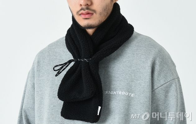 스트링 끈을 달아 쉽고 편리하게 착용할 수 있도록 제작했다/사진제공=라잇루트