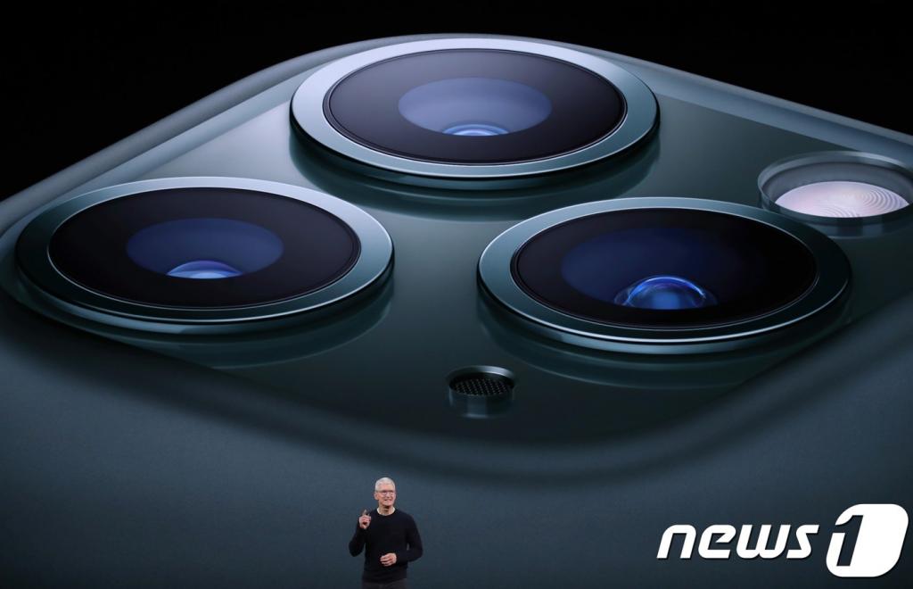 9월10일(현지시간) 캘리포니아주 쿠퍼티노 본사에서 아이폰 11 프로가 공개되는 모습. 사진=뉴스1.