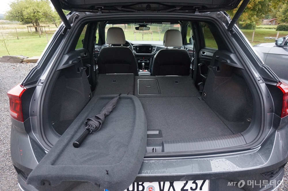 지난해 9월 독일에서 시승한 폭스바겐 소형 SUV '티록' 내부 트렁크 모습. /사진=이건희 기자