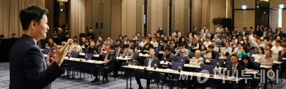 조영태 서울대 교수가 22일 서울 종로구 포시즌스 호텔에서 열린 머니투데이 주최 '2019 인구이야기 PopCon'에서 '인구학자가 본 대한민국의 정해진 미래'에 대해 발표하고 있다. / 사진=이기범 기자 leekb@