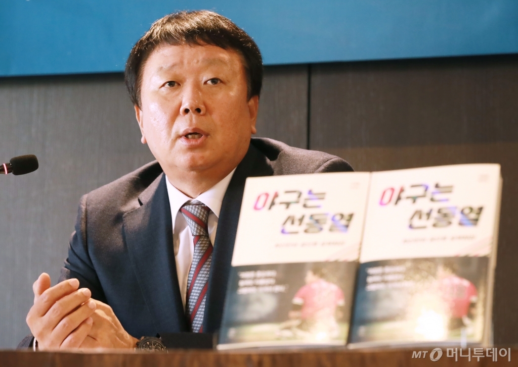 선동열 전 국가대표 야구감독이 22일 서울 중구 더플라자호텔에서 열린 에세이 '야구는 선동열' 출간 간담회에서 취재진의 질문에 답하고 있다. /사진=이동훈 기자