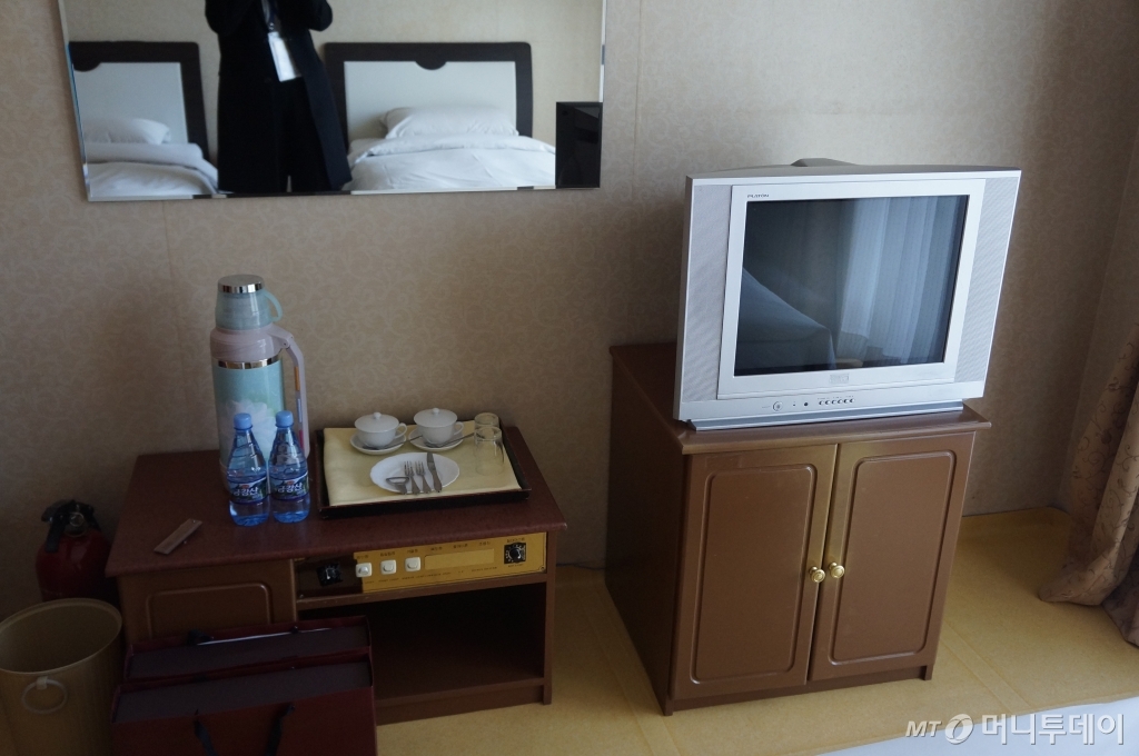 금강산 호텔 객실 내부 모습./사진=한민선 기자