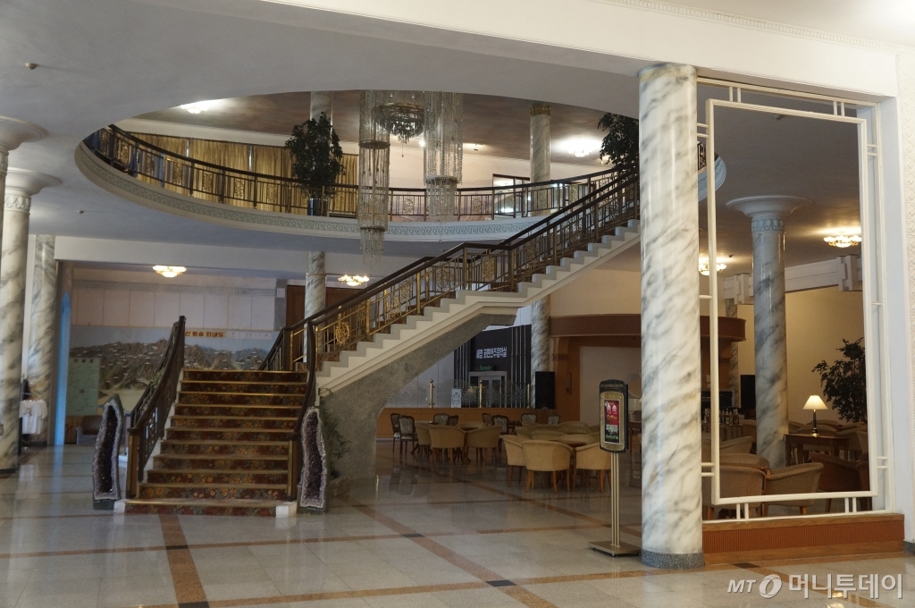 금강산 호텔 1층 로비./사진=한민선 기자