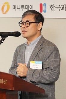 최연구 한국과학창의재단 과학문화협력단장이 24일 서울 중구 프레스센터에서 열린 머니투데이 '2019 사이언스 비즈 어워드'에서 축사를 하고 있다/사진=이기범 기자