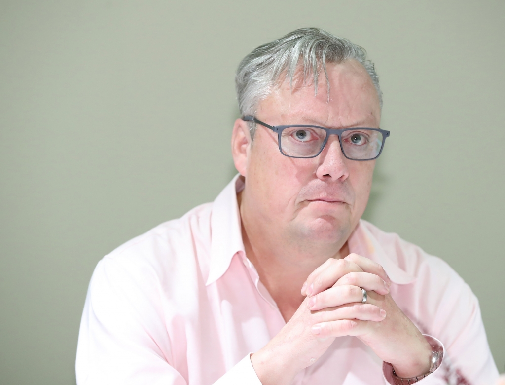 '핵을 들고 도망친 101세 노인'을 낸 스웨덴 작가 요나스 요나손은 25일 서울 광화문의 한 음식점에서 열린 출간 기자간담회에서 "역사적 증거보다 풍자를 통한 재미의 세계를 그렸다"고 말했다. /사진=뉴시스