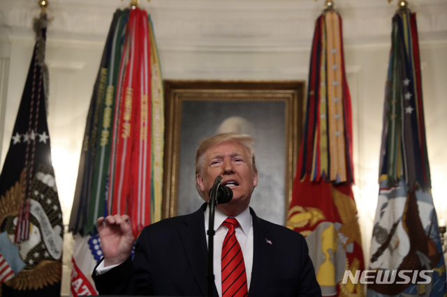 27일 기자회견에서 IS 수괴 아부 바크르 알 바그다디의 사망을 발표하는 도널드 트럼프 미국 대통령. /로이터=뉴스1