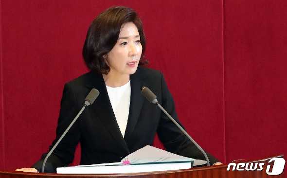 나경원 자유한국당 원내대표가 29일 서울 여의도 국회에서 열린 제371회 국회 (정기회) 제8차 본회의에서 교섭단체 대표 연설을 하고 있다. © News1 김명섭 기자