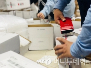지난 10일 중국 저장성 항저우시 중심부 얀안지역에 위치한 인타임(INTIME·银泰百货) 백화점은 수많은 인파로 붐볐다./사진제공=알리바바