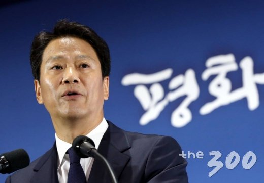 2018 남북정상회담 준비위원장인 임종석 대통령 비서실장이 지난해 9월17일 오전 서울 동대문디자인플라자(DDP)에 마련된 메인프레스센터에서 '제3차 남북정상회담'의 일정과 주요진행상황에 대해 브리핑하고 있다. /사진=홍봉진 기자