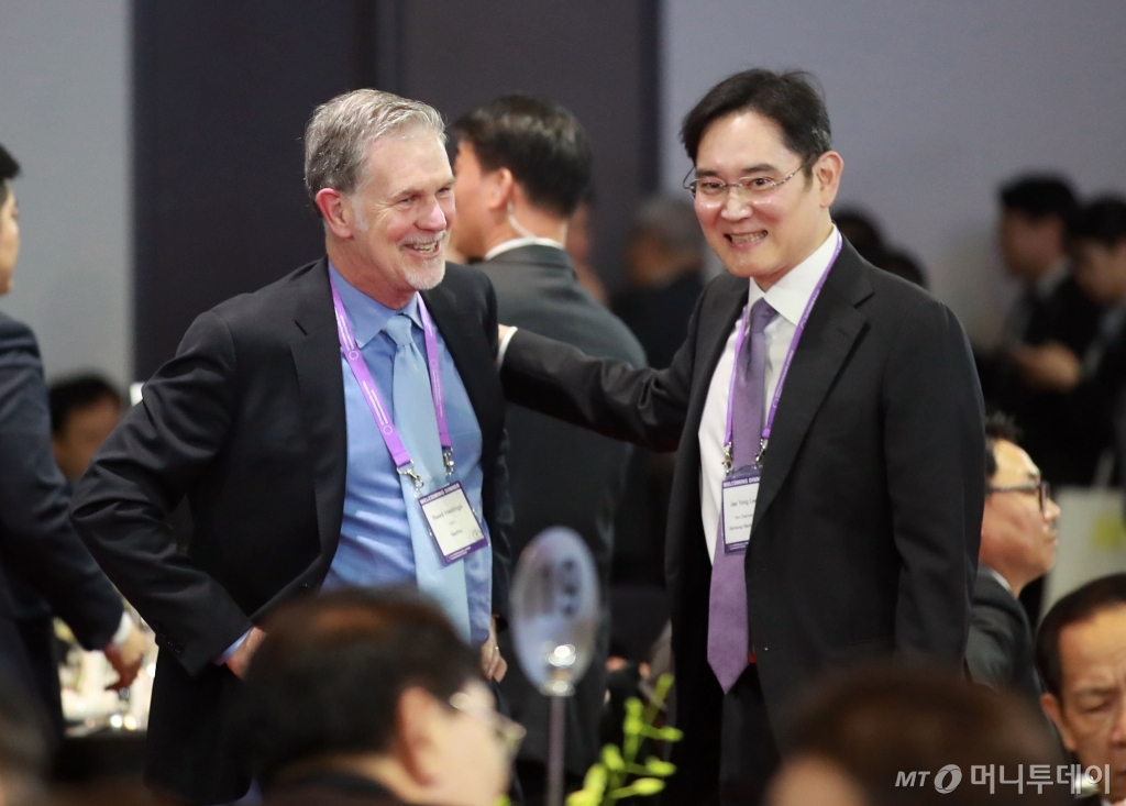 이재용 삼성전자 부회장과 리드 헤이스팅스 넷플릭스 CEO. 2019.11.25/ [2019 한-아세안 특별정상회의 제공]