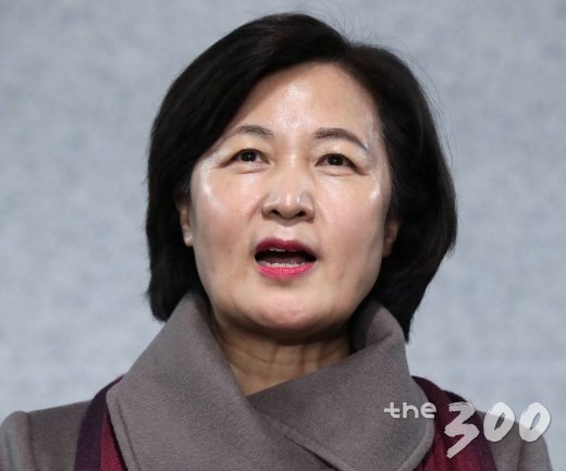 차기 법무부 장관 후보자로 지명된 추미애 더불어민주당 의원이 5일 오후 서울 여의도 국회 의원회관에서 소감을 말하고 있다. / 사진=홍봉진 기자 honggga@