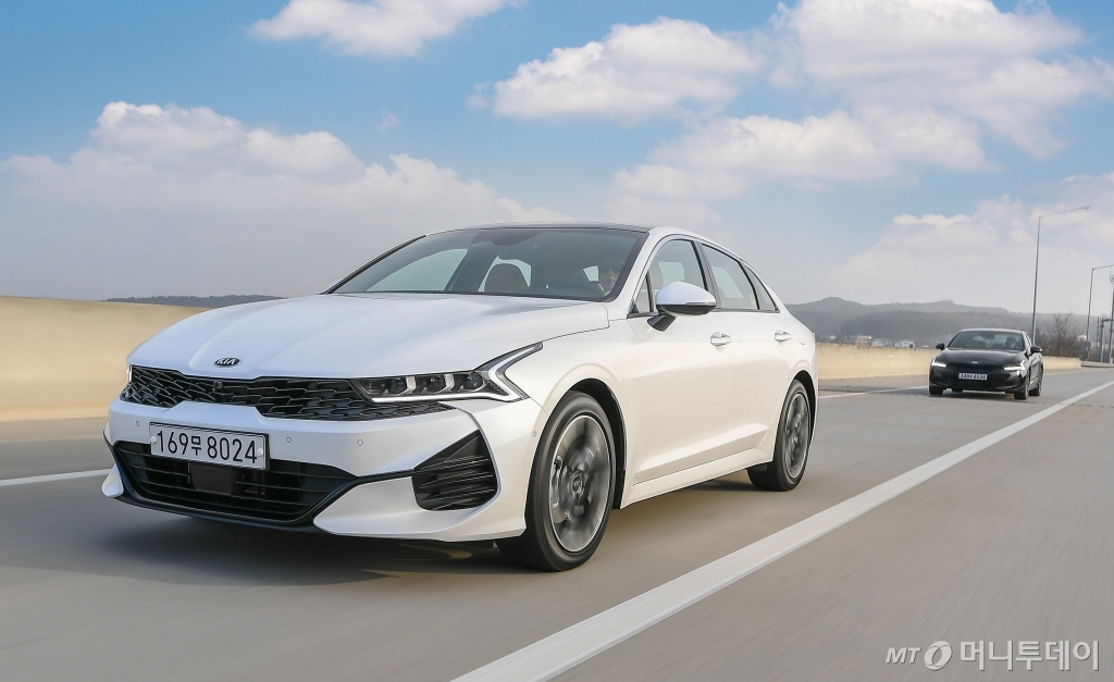 기이자동차 3세대 'K5' 주행모습 /사진제공=기아자동차