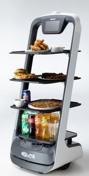 우아한형제들이 개발한 서빙로봇 '딜리'. /사진제공=우아한형제들