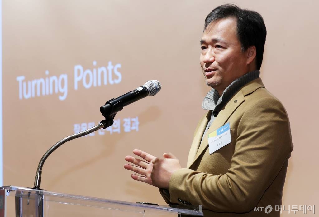 황인준 한국아마추어천문학회 이사가 16일 오전 서울 중구 광화문 포시즌스호텔에서 열린 머니투데이 '제3회 사이언스 비즈 어워드 & 컨퍼런스'에서 기조강연을 하고 있다./사진=김휘선 기자