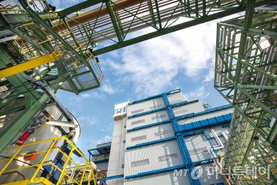 유럽 최대 화학산업집적단지 중 한 곳인 독일 노르트라인베스트팔렌주 레버쿠젠 켐파크(chempark)에 위치한 코베스트로 생산설비 전경./사진제공=코베스트로