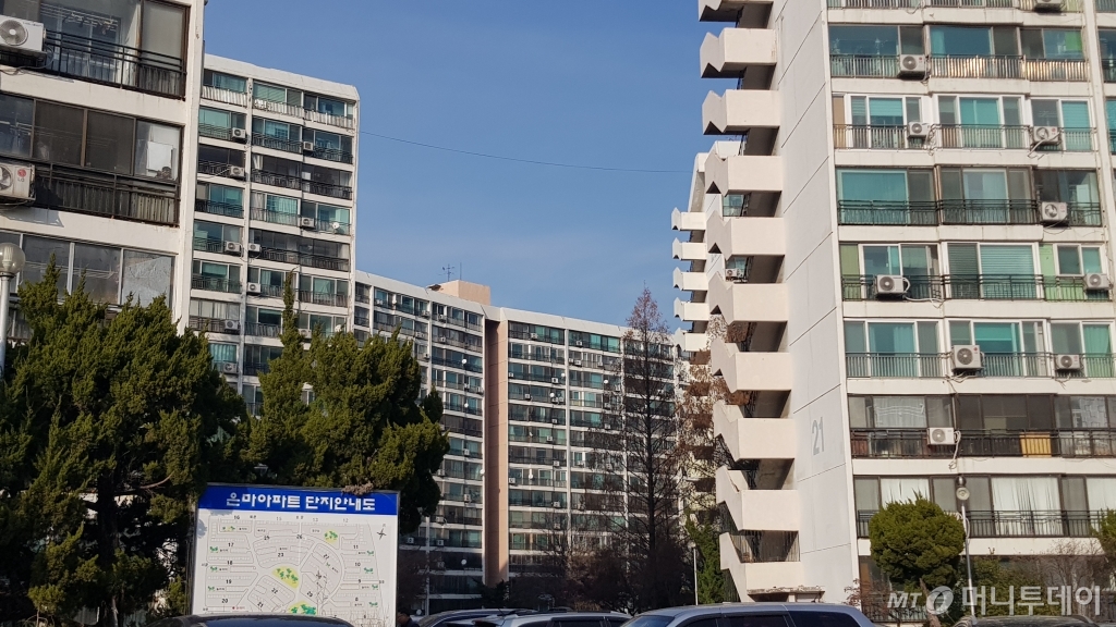 서울 강남구 대치동 은마아파트 단지 내부 모습/사진= 박미주 기자