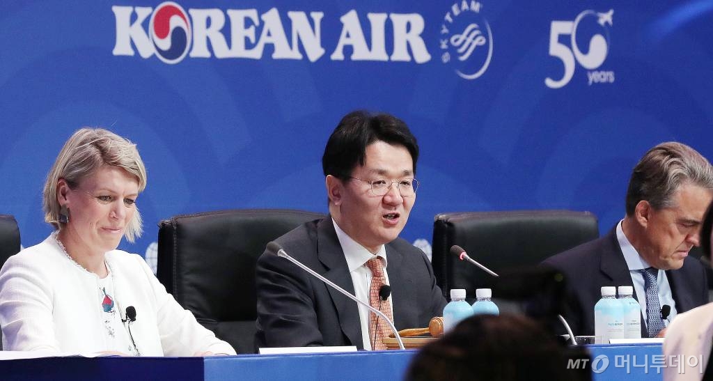 조원태 한진그룹 회장이 지난 6월2일 오전 서울 강남구 코엑스 그랜드볼룸에서 열린 '제75회 IATA(국제항공운송협회) 서울 연차총회'에서 발언하고 있다. /사진=김창현 기자