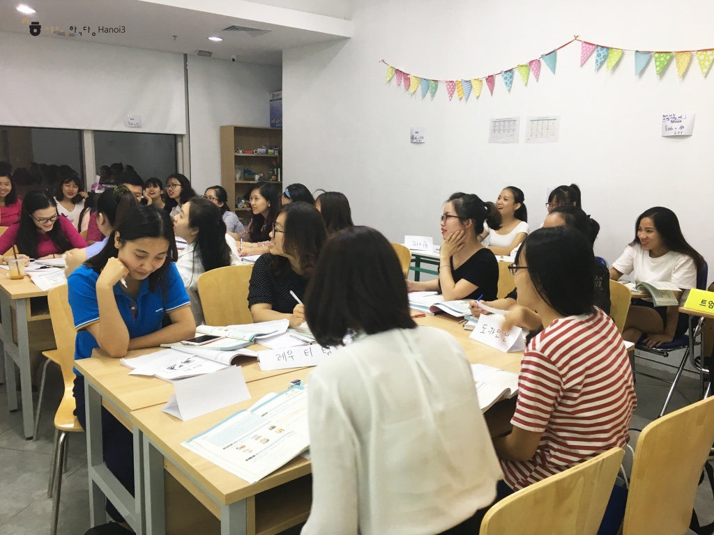 베트남 하노이 세종학당 한국어 교육 수업 장면. /사진제공=세종학당