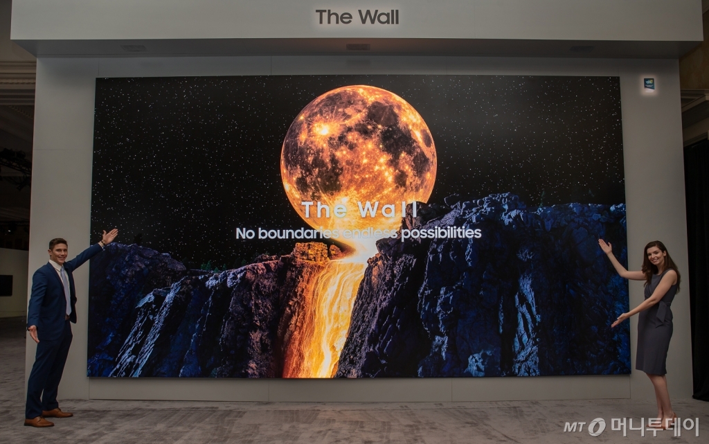 마이크로 LED 기술을 적용한 삼성전자 더 월 292형 제품/사진제공=삼성전자