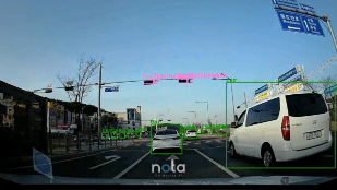 노타 디바이스에서 실시간으로 구동한 사물 인식 솔루션 데모.