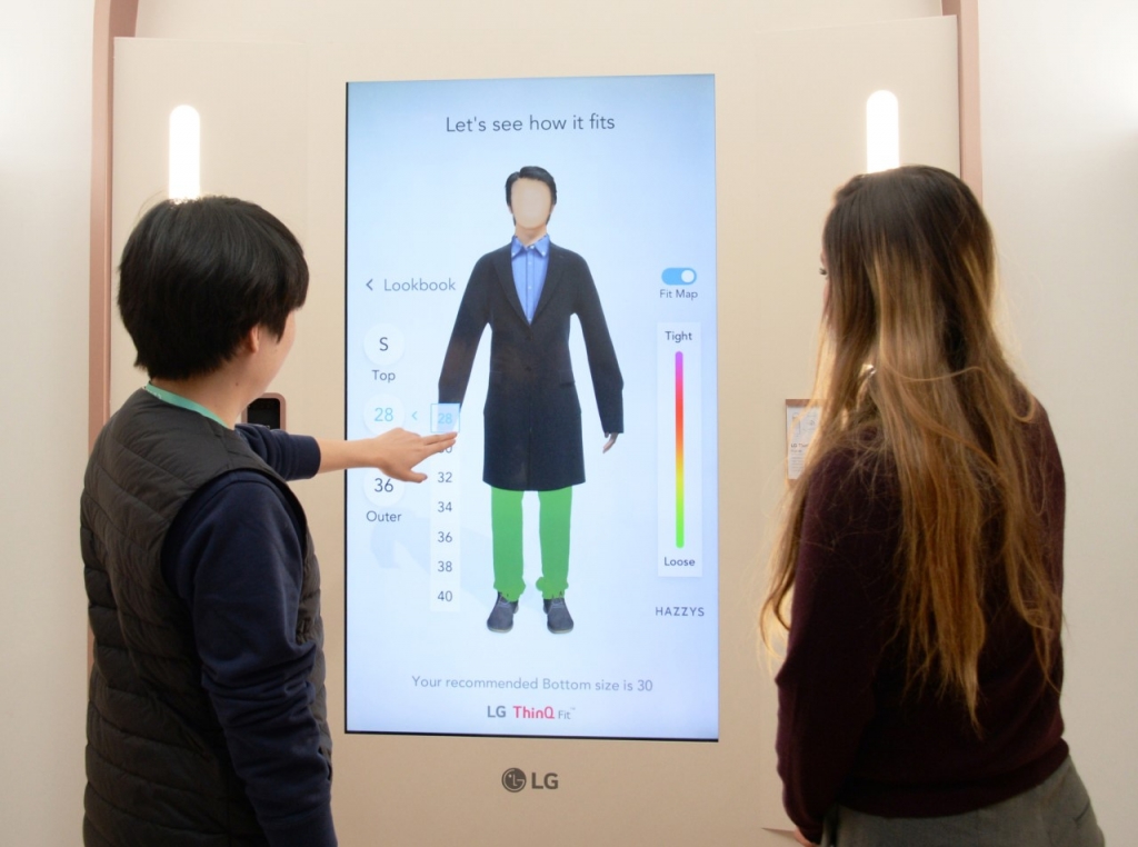 LG전자와 LF가 CES 2020에서 가상 피팅 기술을 선보인 모습/사진제공=LG전자
