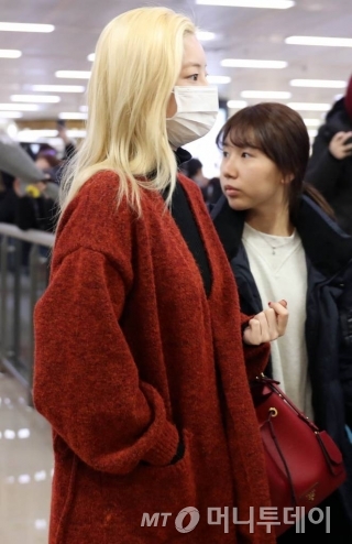 그룹 트와이스TWICE 다현이 일본에서의 일정을 마치고 이달 1일 오전 김포국제공항을 통해 입국하고 있다. / 사진=임성균 기자 tjdrbs23@