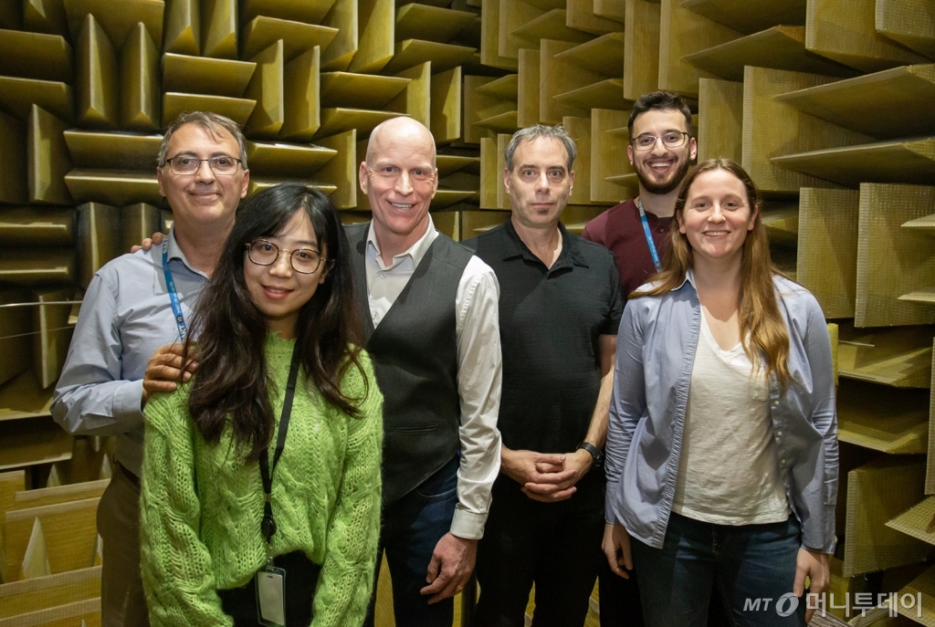 석·박사와 뮤지션 등 사운드 관련 전문가로 구성된 삼성 오디오랩 직원들/사진제공=삼성전자