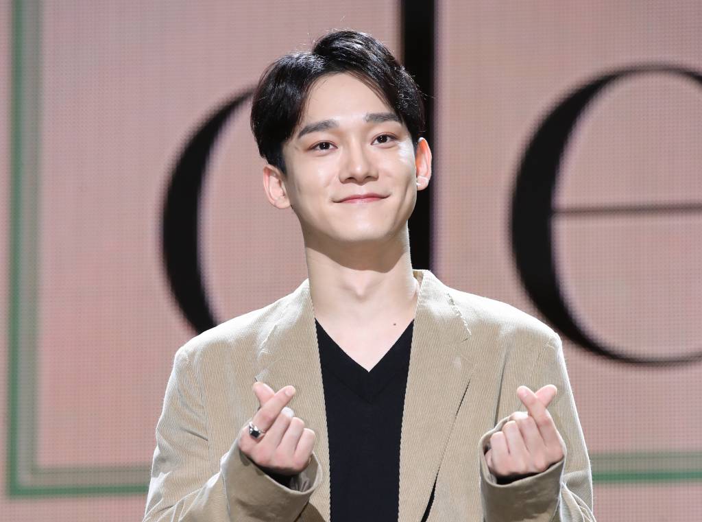 【서울=뉴시스】조수정 기자 = 엑소 첸이 1일 오후 서울 광장동 예스24라이브홀에서 두 번째 미니앨범 '사랑하는 그대에게(Dear my dear)' 발매 기념 언론 쇼케이스를 열고 포즈를 취하고 있다. 2019.10.01.chocrystal@newsis.com