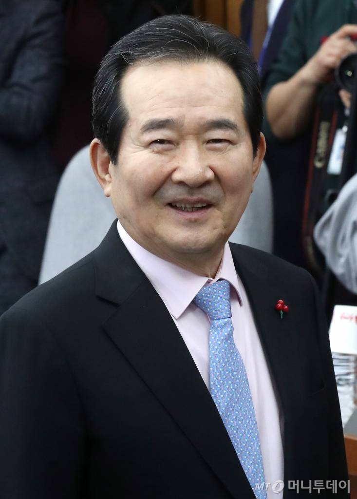 정세균 국무총리 후보자가 8일 오전 서울 여의도 국회에서 열린 정무위원회의 국무총리 임명동의에 관한 인사청문특별위원회에 출석하고 있다. / 사진=홍봉진 기자 honggga@