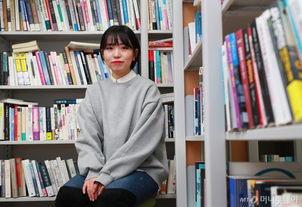 '제4회 한국과학문학상' 장편 대상 수상자 천선란 작가. 그는 "치매 엄마가 유일하게 기억하는 '작가'라는 단어란 말에 취업을 포기하고 작가의 꿈을 다시 꿨다"고 말했다. /사진=이동훈 기자
