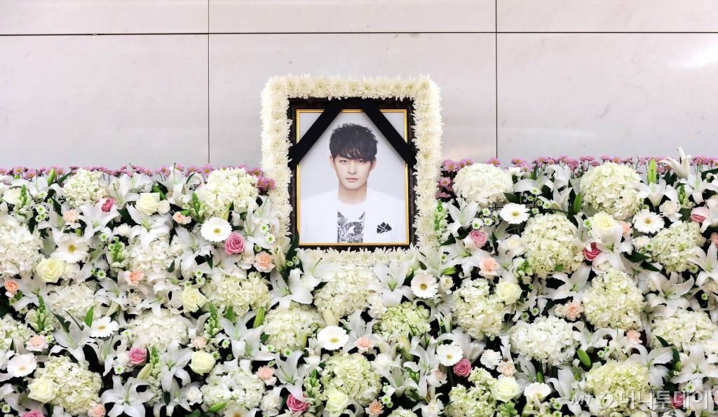 지난 21일 우울증 치료 중 사망한 배우 하지원의 친동생 故 배우 전태수의 빈소가 22일 오후 서울의 한 종합병원 장례식장에 마련되어 있다. // 사진=사진공동취재단