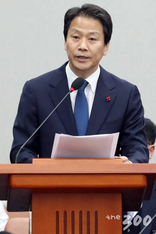 임종석 대통령 비서실장이 31일 서울 여의도 국회에서 열린 운영위원회 전체회의에서 업무보고를 하고 있다. 2018.12.31/사진=이기범